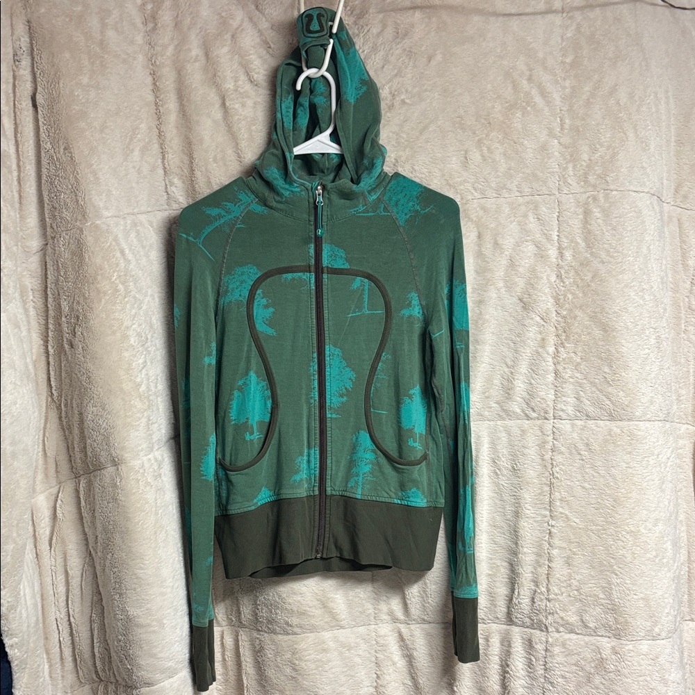 lululemon athletica Green and Teal Sweater - Picture 2 of 3
